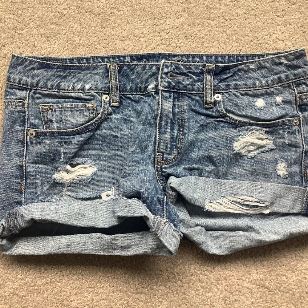 American Eagle distressed denim shorts, size 6
